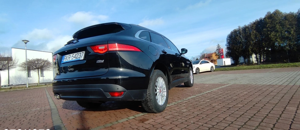Jaguar F-Pace cena 88900 przebieg: 165200, rok produkcji 2017 z Kisielice małe 781